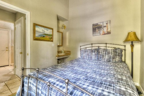 Lake Forest Villa - image 4