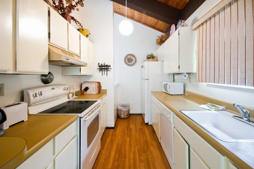 Tahoe City Condo - Walk to Beach and 9 Miles to Ski! - image 2