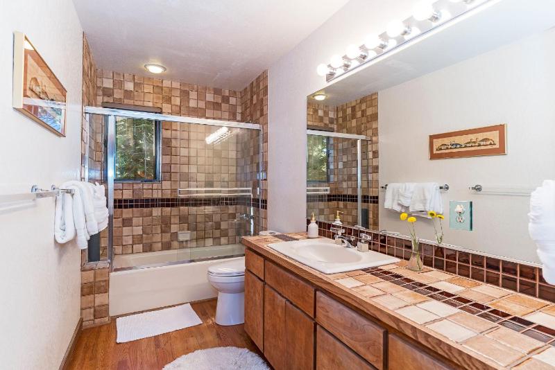 Tahoe Classic by Tahoe Mountain Properties - image 3