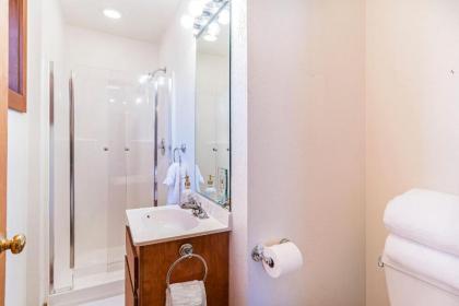 Tahoe Classic by Tahoe Mountain Properties - image 8