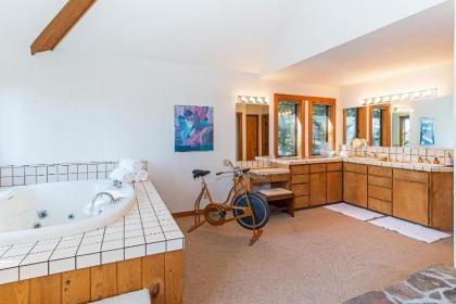Tahoe Classic by Tahoe Mountain Properties - image 9
