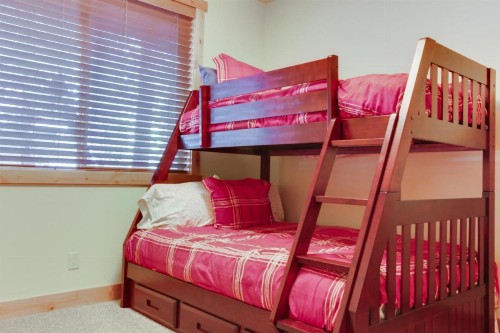 Tahoma Deluxe Brand New Home - image 8