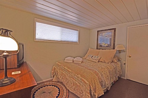 Woodland Chalet - image 9