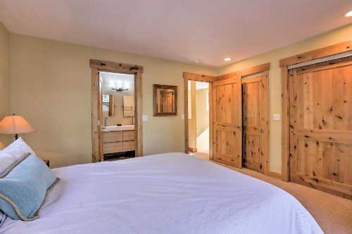 Cozy Home 5 mins to Lake Tahoe & Homewood! - image 5