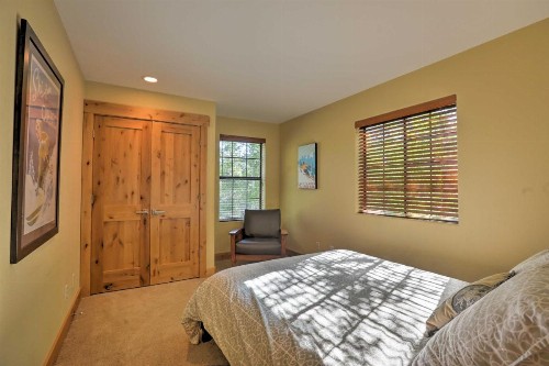 Cozy Home 5 mins to Lake Tahoe & Homewood! - image 8