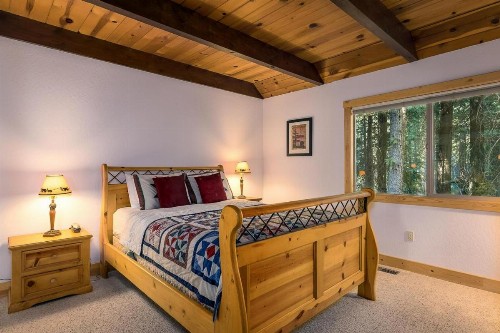 The Lazy Bear Lodge - image 11