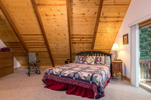 The Lazy Bear Lodge - image 16