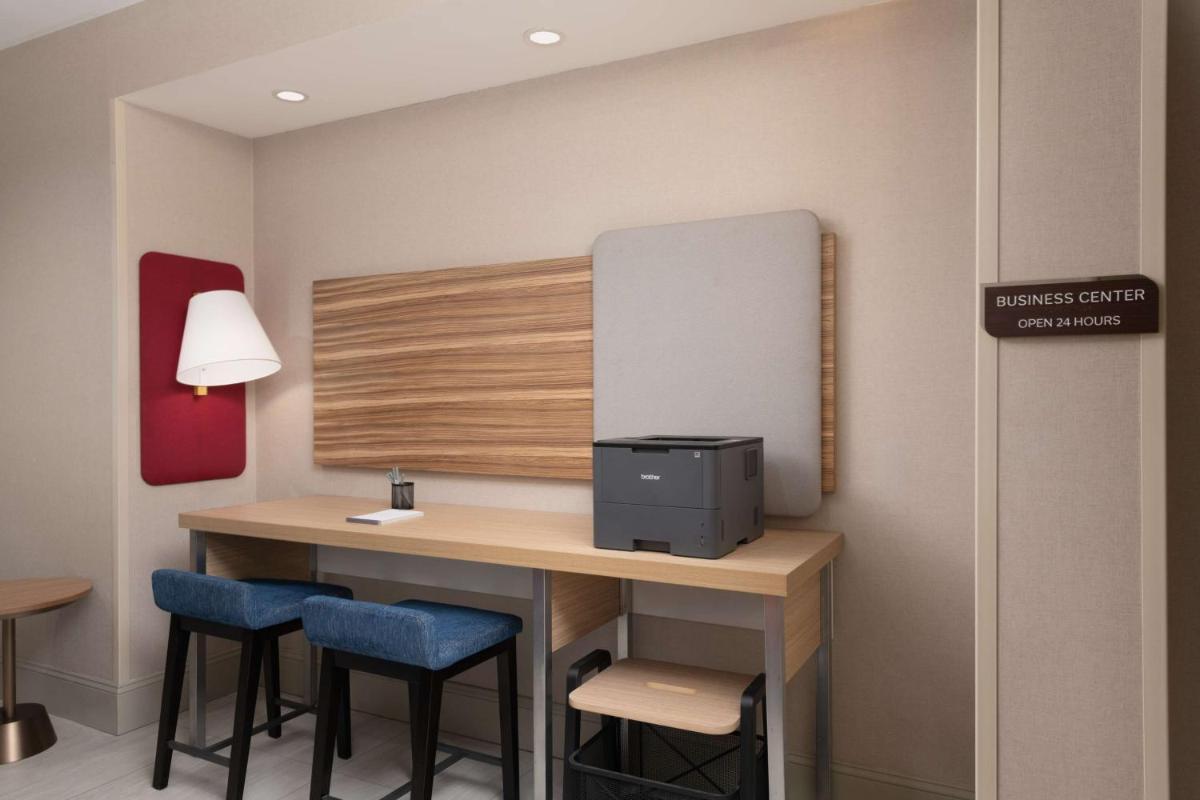 Hilton Garden Inn Tallahassee - image 4