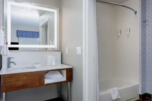 Hampton Inn & Suites Tallahassee I-10-Thomasville Road - image 28