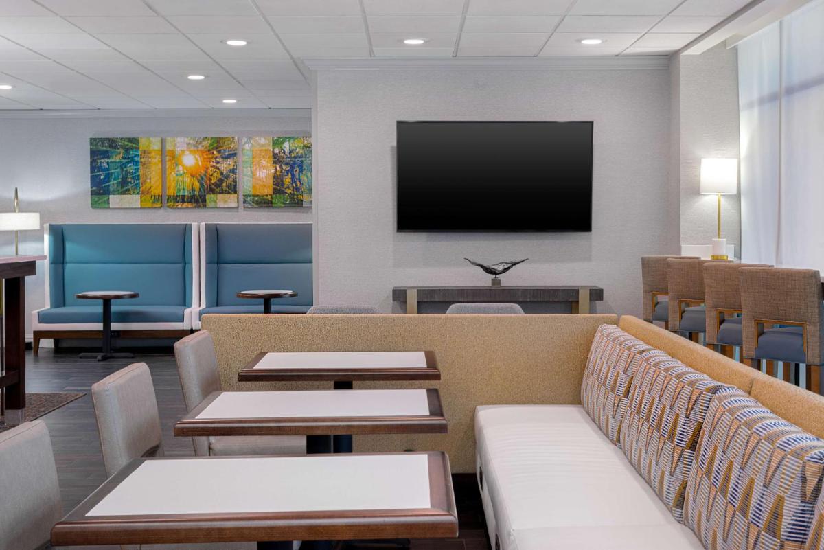 Hampton Inn Tallahassee-Central - image 4