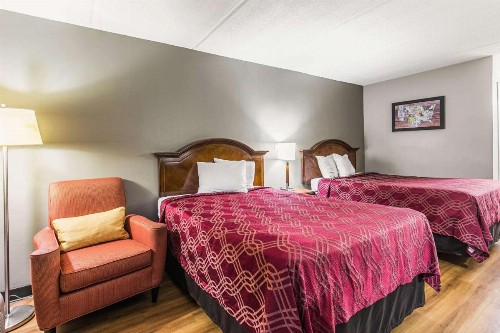 Econo Lodge North - image 12