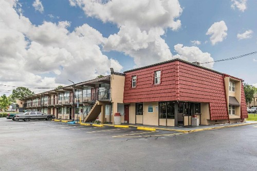 Econo Lodge North - image 2