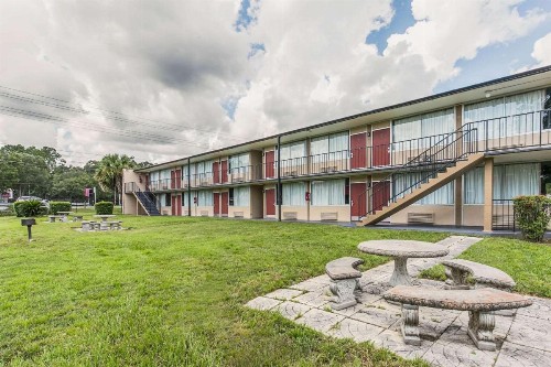 Econo Lodge North - image 21