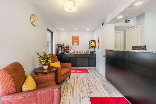 Econo Lodge North - image 4