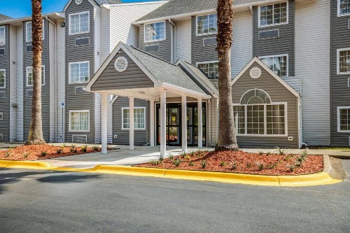 Sleep Inn & Suites - image 3