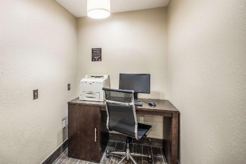 Sleep Inn & Suites - image 7