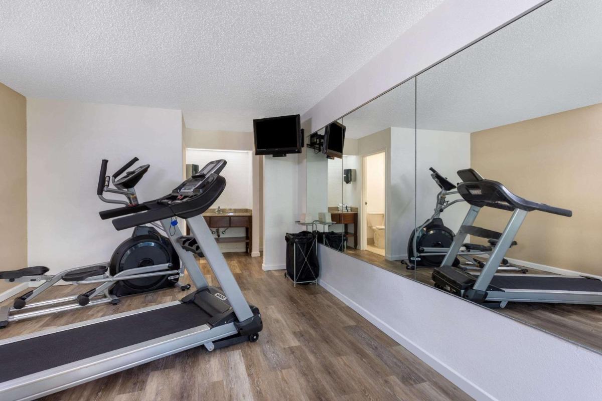 Baymont by Wyndham Tallahassee - image 4