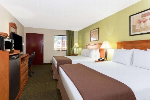 Howard Johnson by Wyndham Tallahassee - image 10
