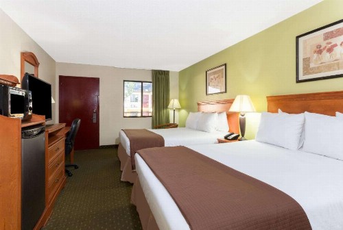 Howard Johnson by Wyndham Tallahassee - image 11