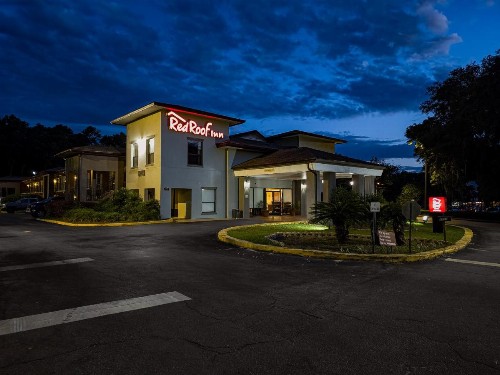 Quality Inn & Suites - image 11