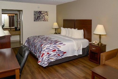 Quality Inn & Suites - image 16
