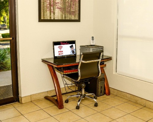Quality Inn & Suites - image 17