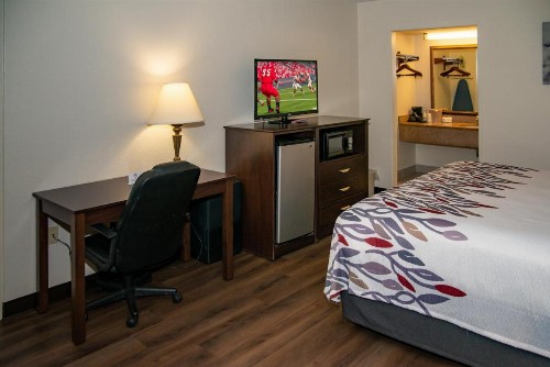 Quality Inn & Suites - image 23