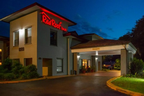 Quality Inn & Suites - image 26