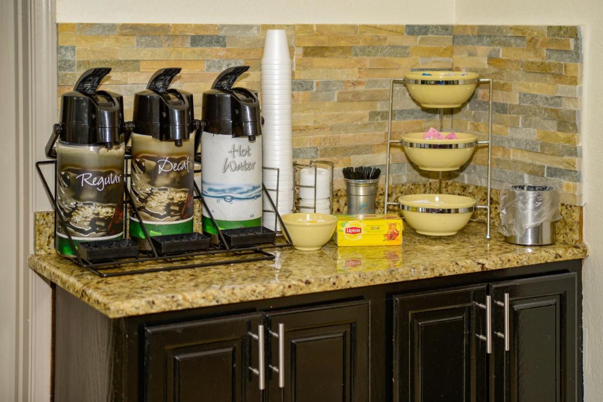 Quality Inn & Suites - image 3