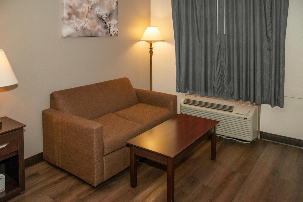 Quality Inn & Suites - image 7