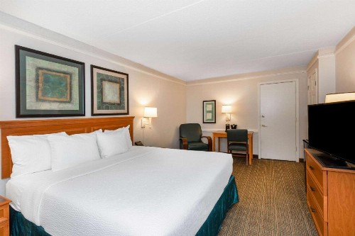 La Quinta Inn by Wyndham Tallahassee North - image 12