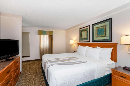 La Quinta Inn by Wyndham Tallahassee North - image 3