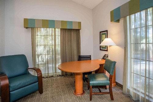La Quinta Inn by Wyndham Tallahassee North - image 50