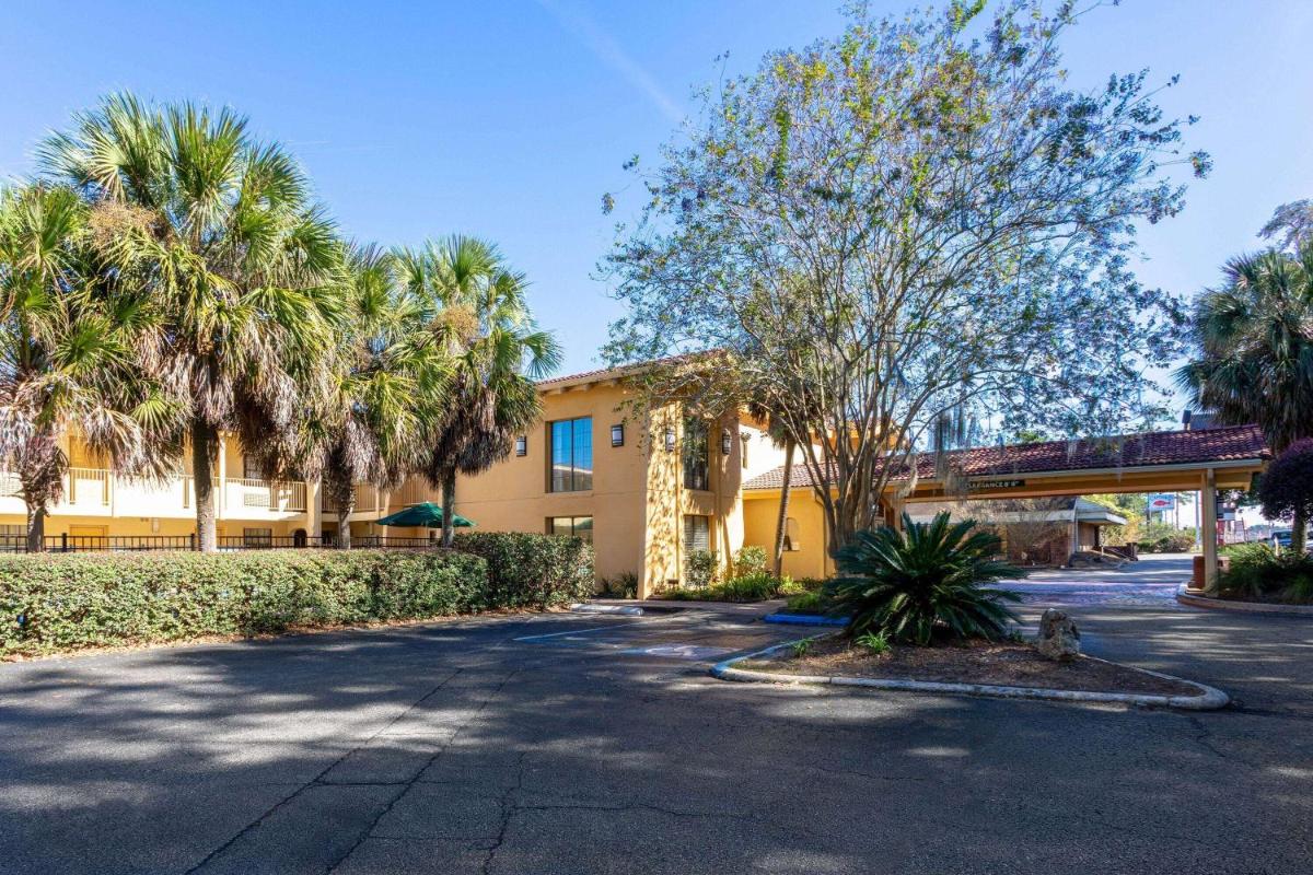 La Quinta Inn by Wyndham Tallahassee North - image 7