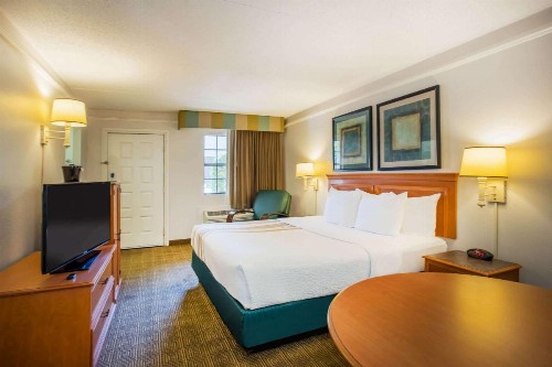 La Quinta Inn by Wyndham Tallahassee North - image 8