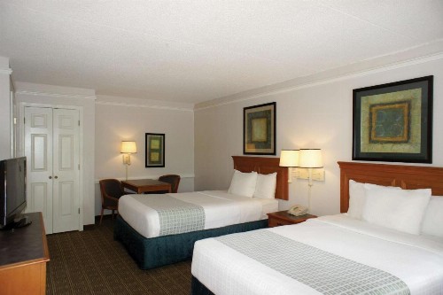 La Quinta Inn by Wyndham Tallahassee North - image 9