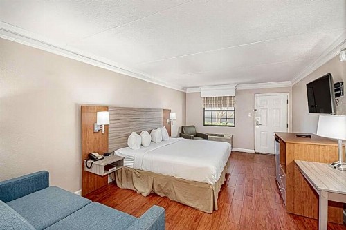 Baymont by Wyndham Tallahassee Central - image 36