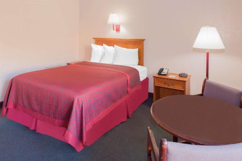 Days Inn by Wyndham Tallahassee University Center - image 12