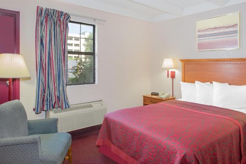 Days Inn by Wyndham Tallahassee University Center - image 28