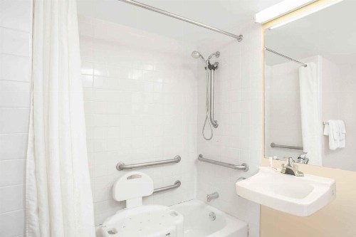 Days Inn by Wyndham Tallahassee University Center - image 34