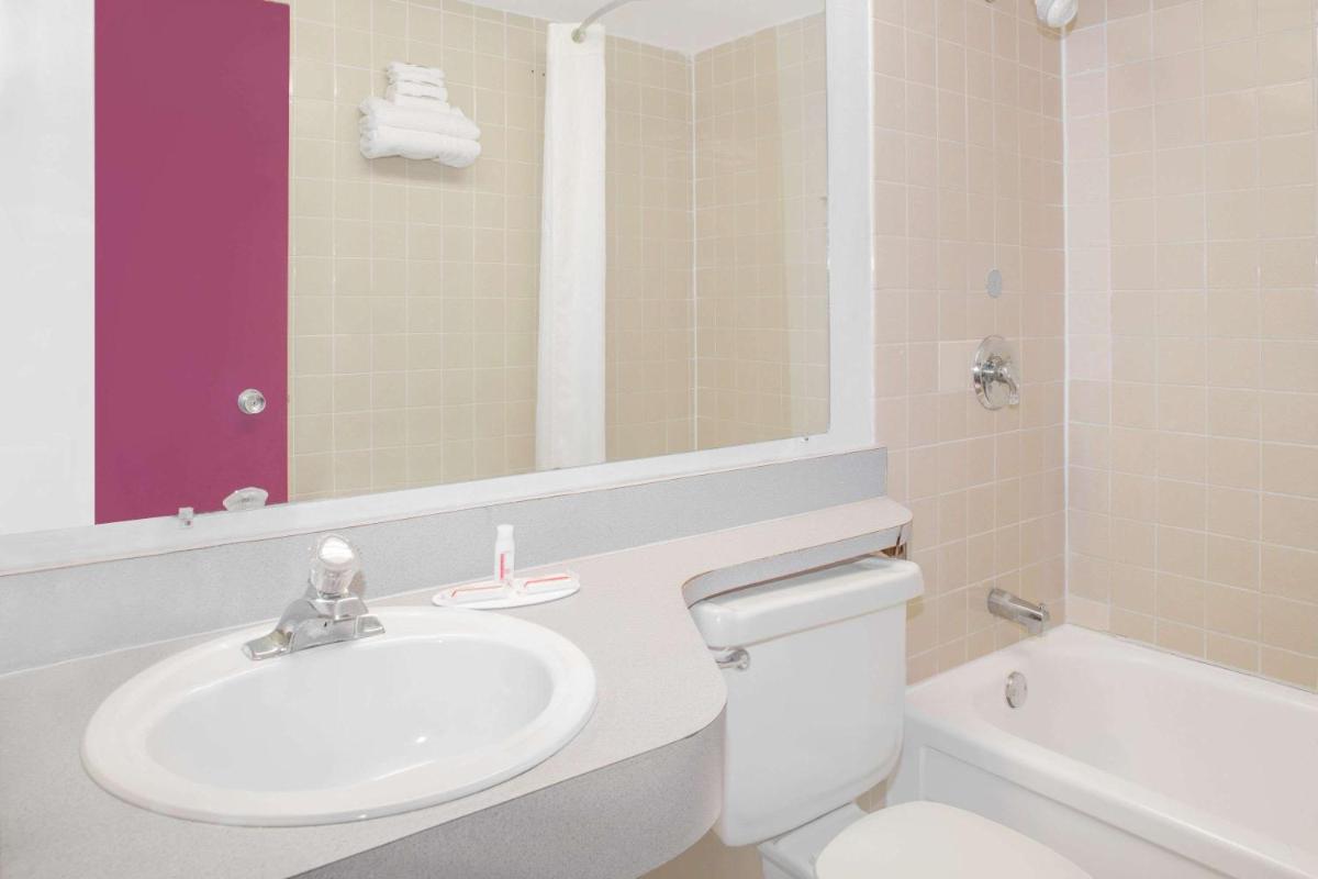 Days Inn by Wyndham Tallahassee University Center - image 7