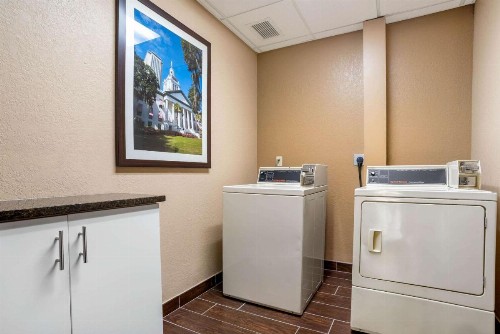 Comfort Suites Tallahassee Downtown - image 17