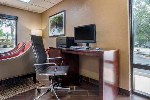 Comfort Suites Tallahassee Downtown - image 3