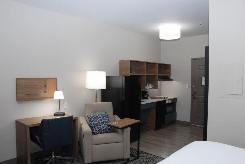 Candlewood Suites Tallahassee an IHG Hotel - image 4