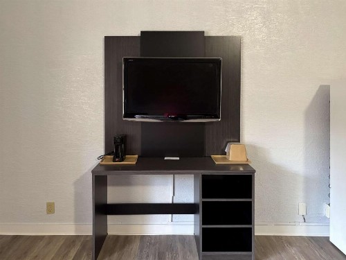 La Casa Inn and Suites - image 13