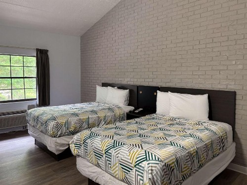 La Casa Inn and Suites - image 14