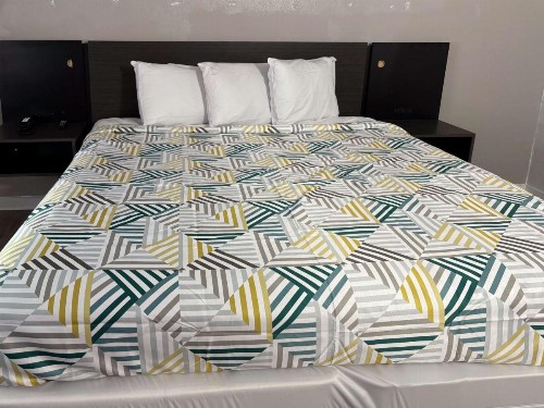 La Casa Inn and Suites - image 23