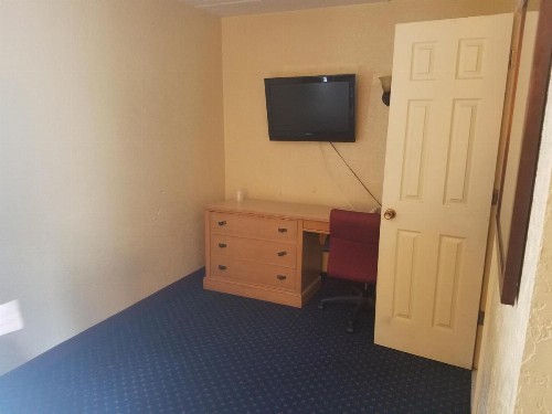 La Casa Inn and Suites - image 24