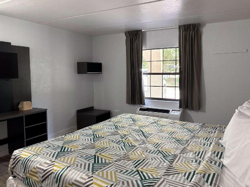 La Casa Inn and Suites - image 5