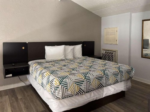La Casa Inn and Suites - image 8